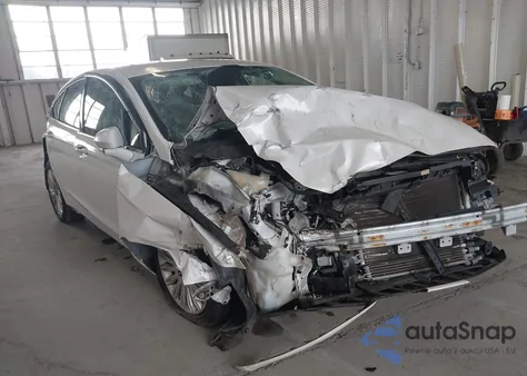 2013 Ford Fusion Hybrid Se z USA, uszkodzony, nr VIN 3FA6P0LU8DR357054